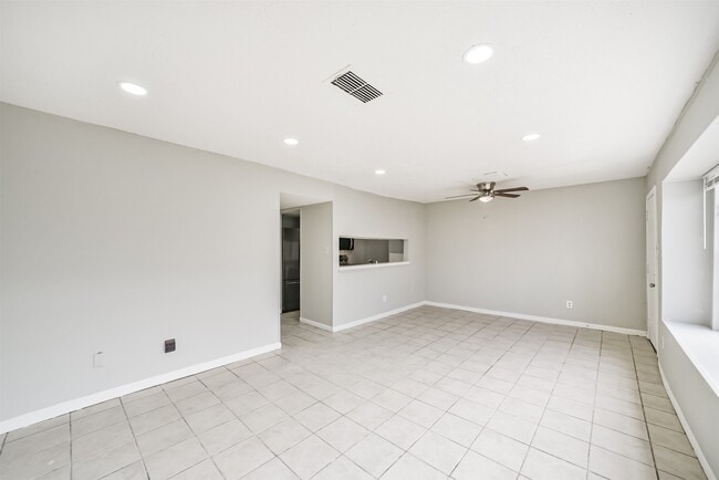 Building Photo - 7059 Chasewood Dr
