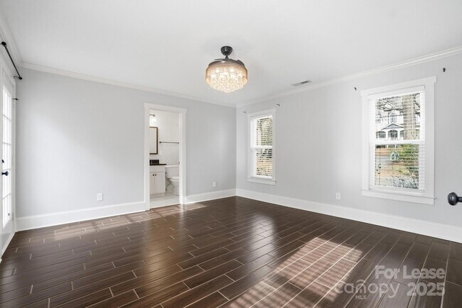 Building Photo - 2830 Hilliard Dr