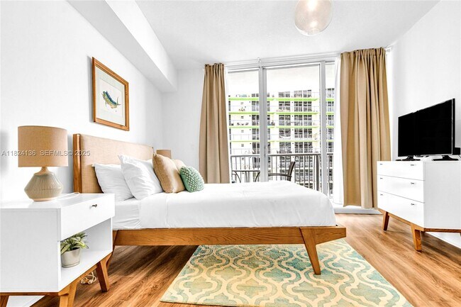 Building Photo - 1750 N Bayshore Dr