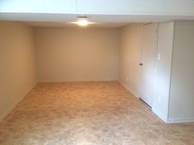 Building Photo - 4608 Valley Ln