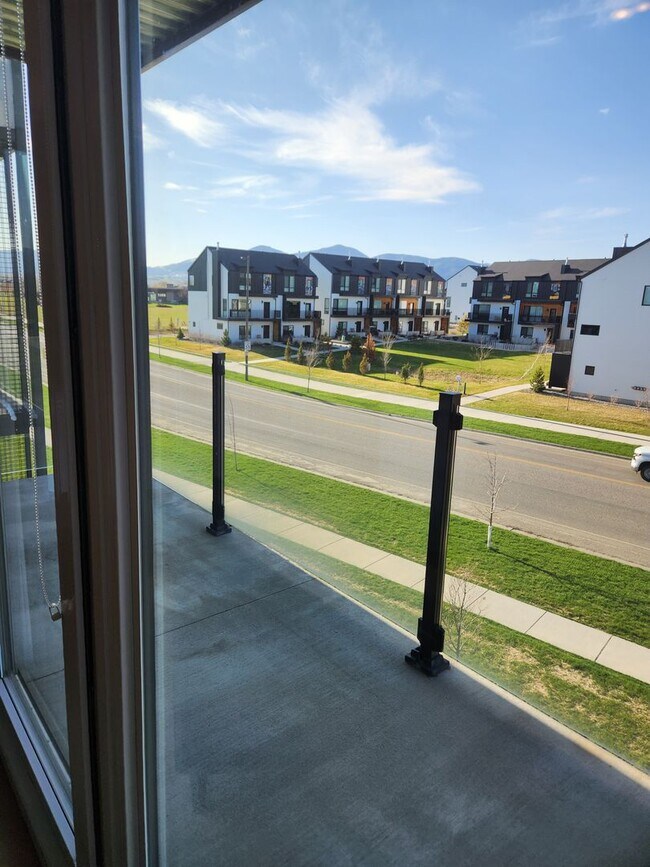 Building Photo - Luxury Bozeman Condo for Rent