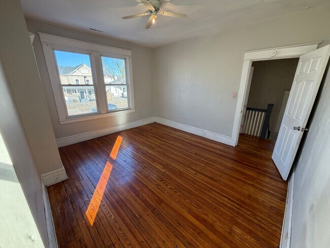 Building Photo - Charming 4bdrm/1.5bth Home Located in Richmond's North Highland Park w/Balcony!!