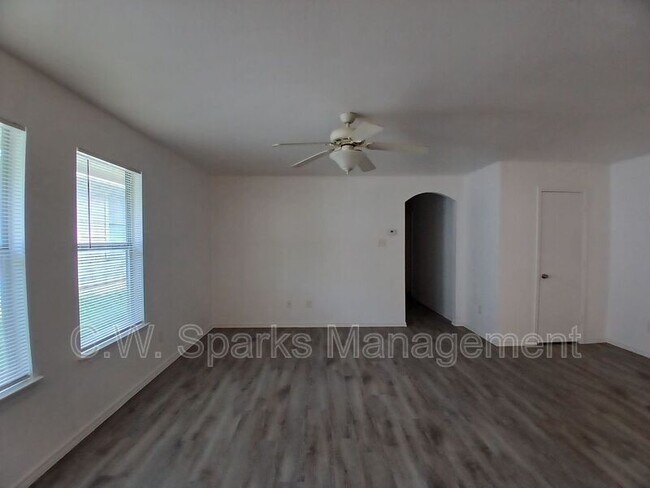 Building Photo - 13655 Biggs St