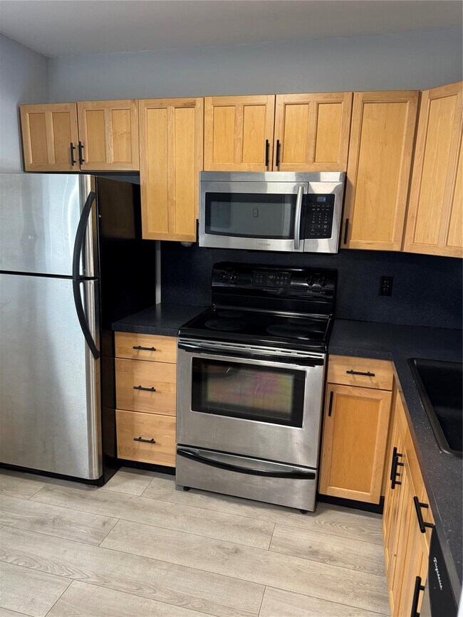 Building Photo - 1101 Crystal Lake Dr