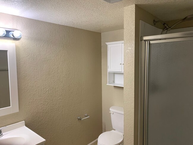 Building Photo - Remodeled 2 Bedroom 2 Bath in Great Location!