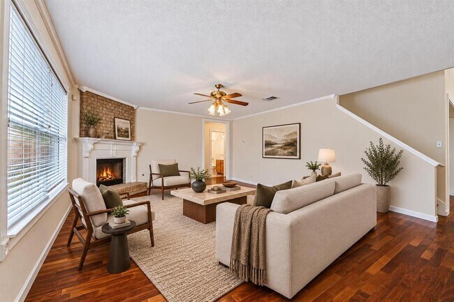 Building Photo - 2616 Oakwood Glen Dr
