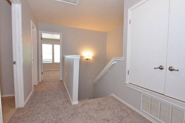 Building Photo - 7421 Elk Pass Dr