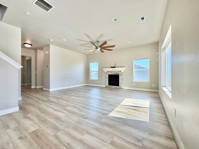 Building Photo - 673 W Beth Cir