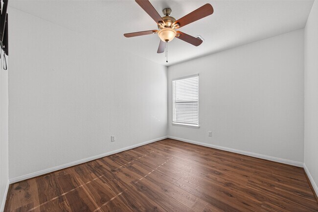 Building Photo - 22615 Harrington Field Dr