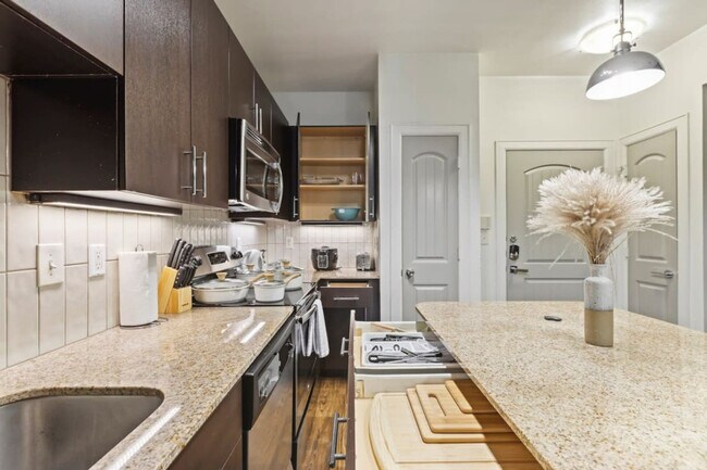 Building Photo - 5250 Town and Country Blvd