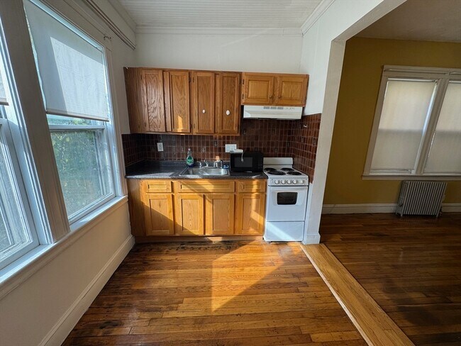 Primary Photo - 43 Cheney St