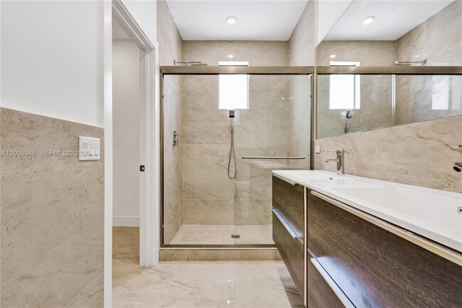 Building Photo - 2887 SW 33rd Ave