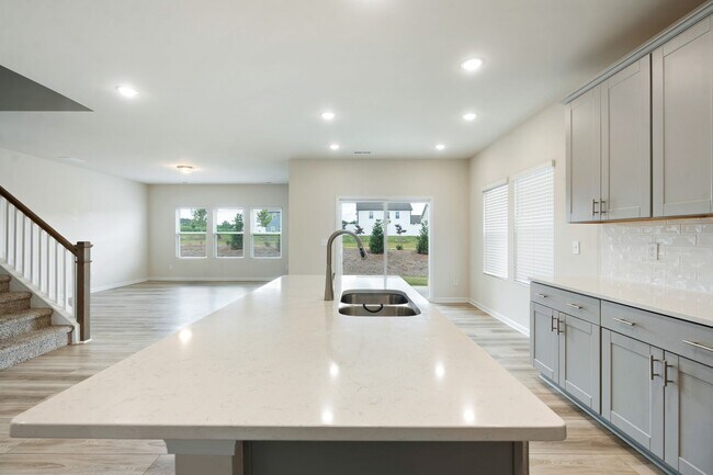 Building Photo - Convenient, Spacious and Move-in Ready 5 Bed/3 Bath Home in Mebane