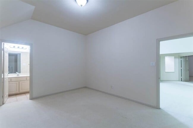 Building Photo - 5717 Sweetbriar Dr