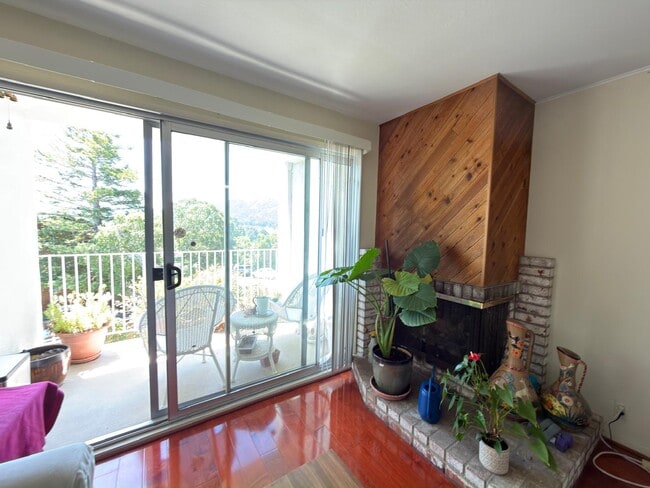 Building Photo - 173 Lower Via Casitas