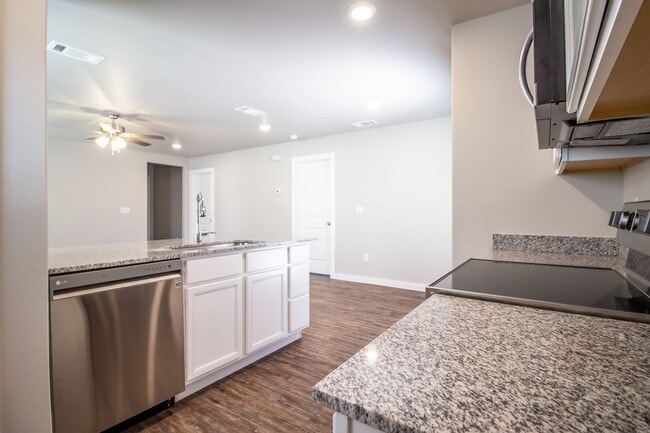 Building Photo - New Build Home - 2 bed 2 bath - Wolfforth, TX