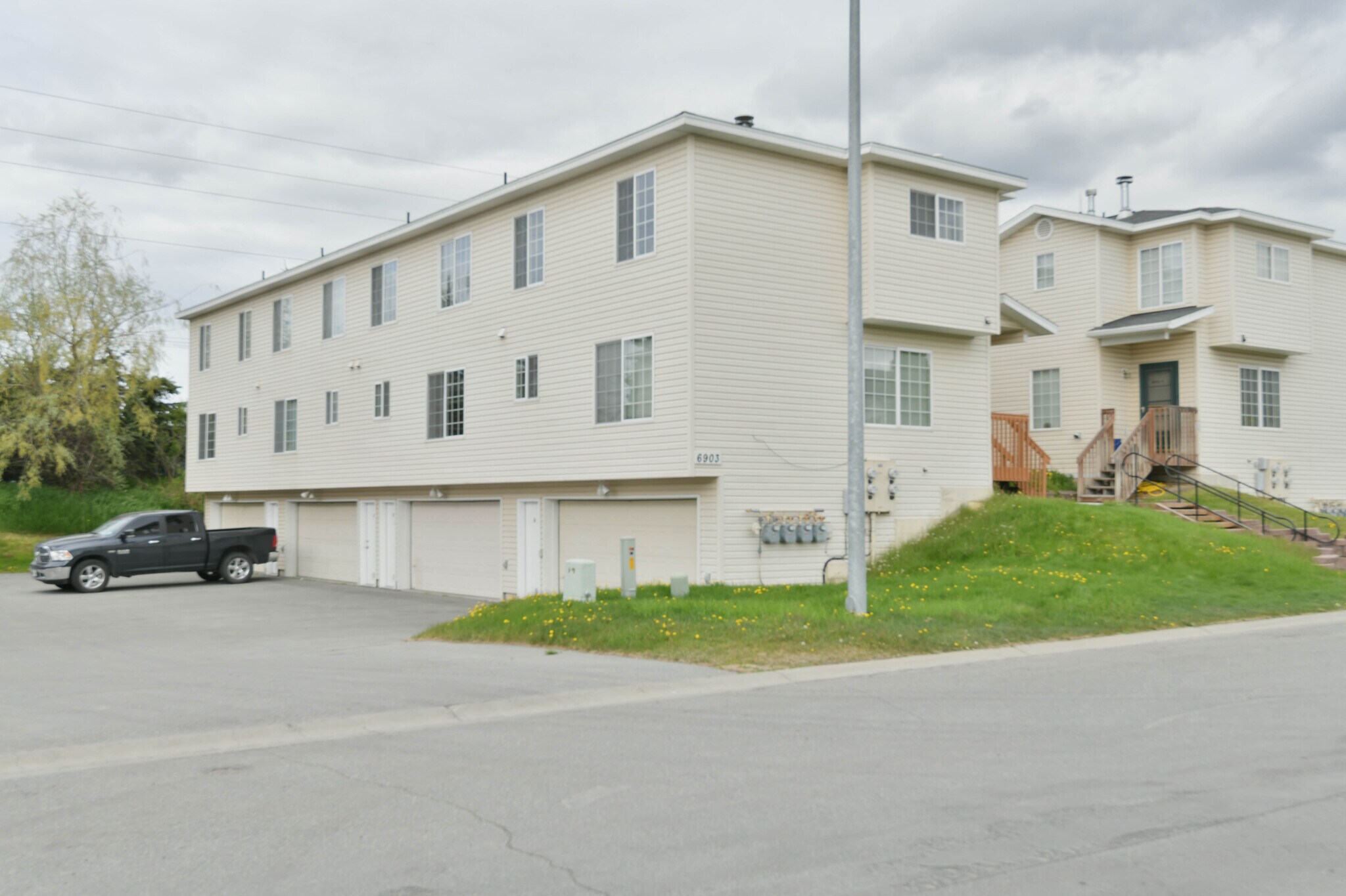 Building Photo - 6903 Gold Kings Ave