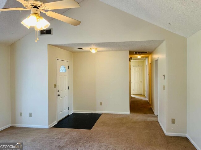 Building Photo - 155 Woodstream Dr