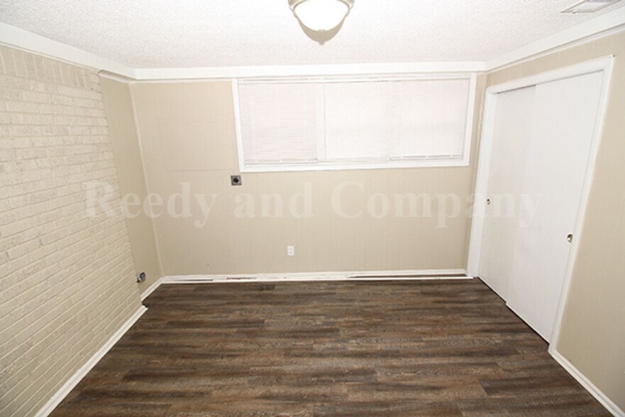 Building Photo - 1023 Waring Rd