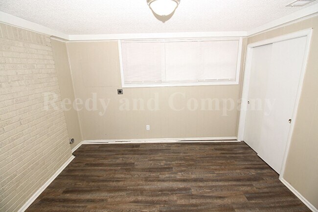 Building Photo - 1023 Waring Rd