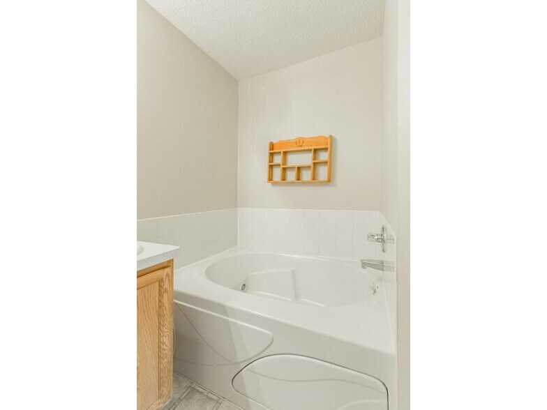 Building Photo - 808 Ferdinand Dr
