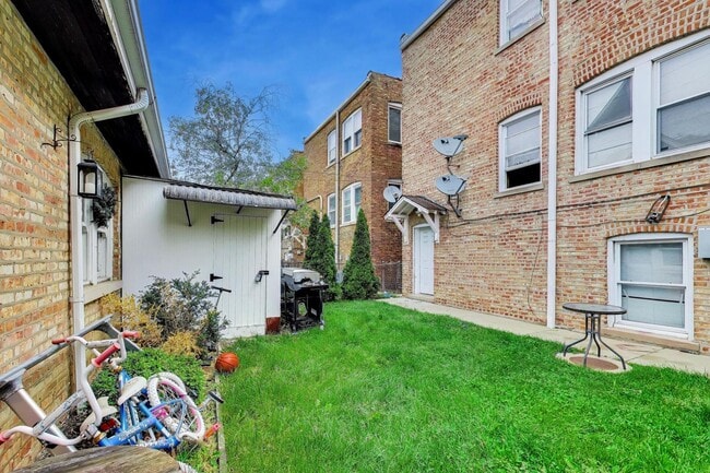 Building Photo - 1822 Gunderson Ave