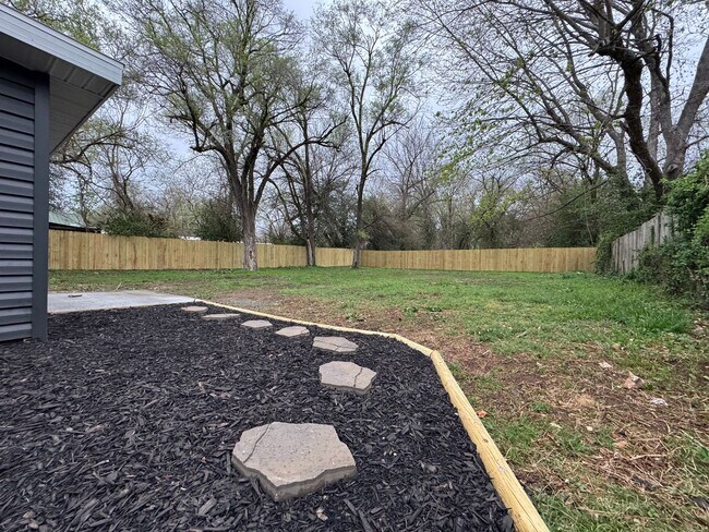 Building Photo - Rent to Own this beautiful 4 Bedroom 2 Ful...