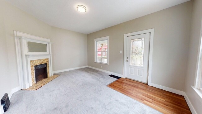 Building Photo - Madison/West Blvd neighborhood: 3 bedroom/1 bath single family home.