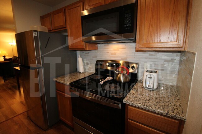 Building Photo - MOVE IN SPECIAL! Beautiful 3-Bedroom Home Near the Branson Strip