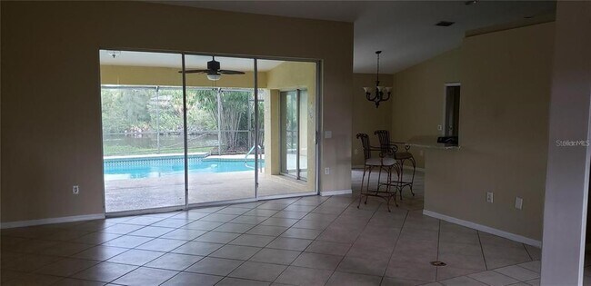 Building Photo - 494 Lake of the Woods Dr