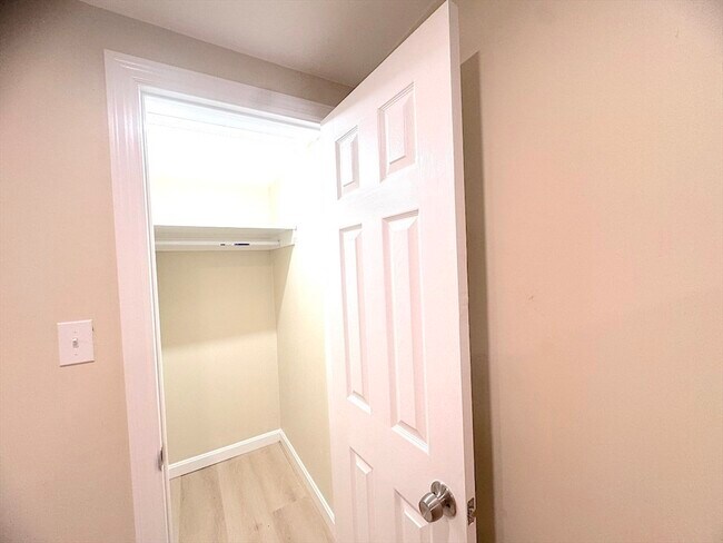 Building Photo - 39 Cottage St