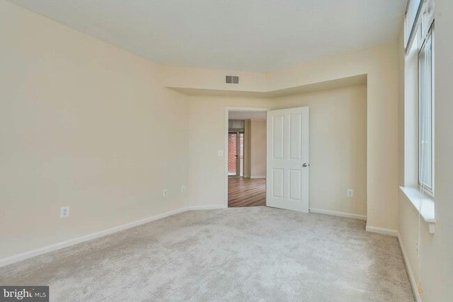 Building Photo - 4490 Market Commons Dr