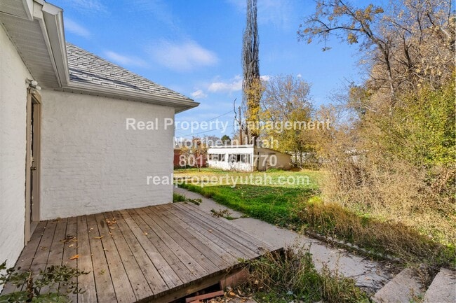 Building Photo - 662 4th St S