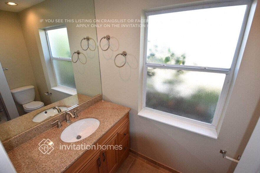 Building Photo - 9568 E Lake Dr