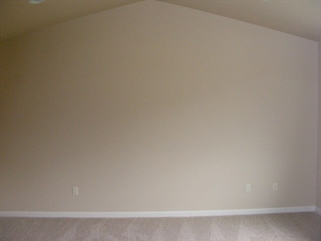 Building Photo - 4 bedroom plus a den in Puyallup