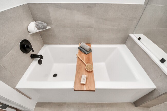 Building Photo - 15635 Memorial Dr