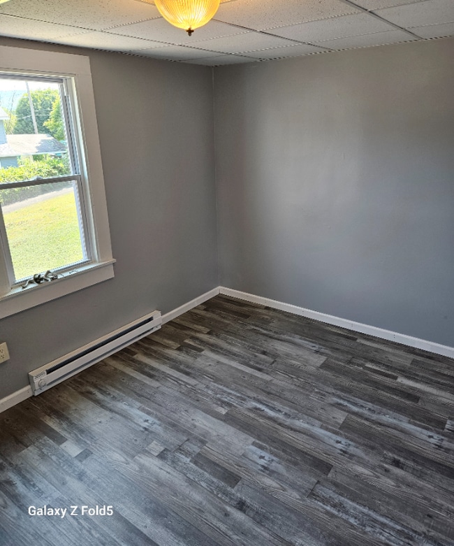 Building Photo - 833 N Valley Ave