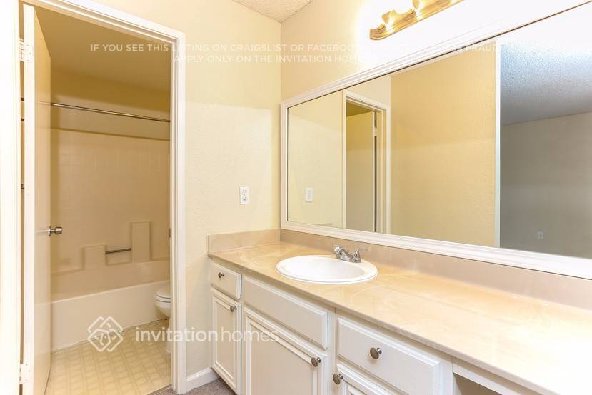 Building Photo - 1080 Mission Cir