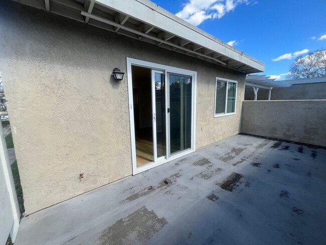 Building Photo - Amazing 2 Bed/3 Bath home in Chino!