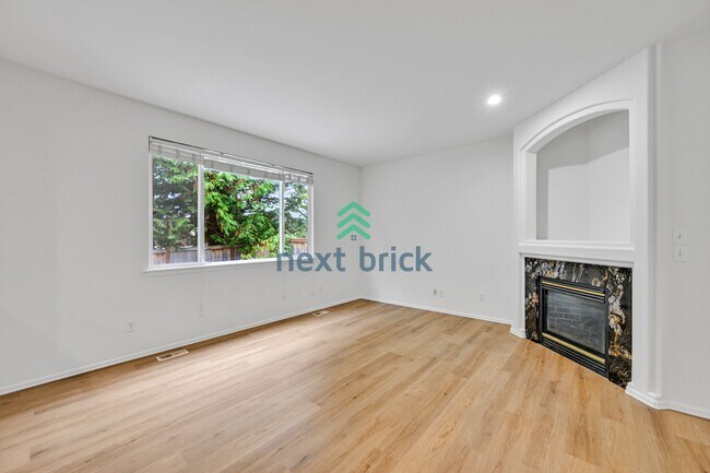 Building Photo - 4 Bed 2.5 Bath Single-family House Available for Rent!