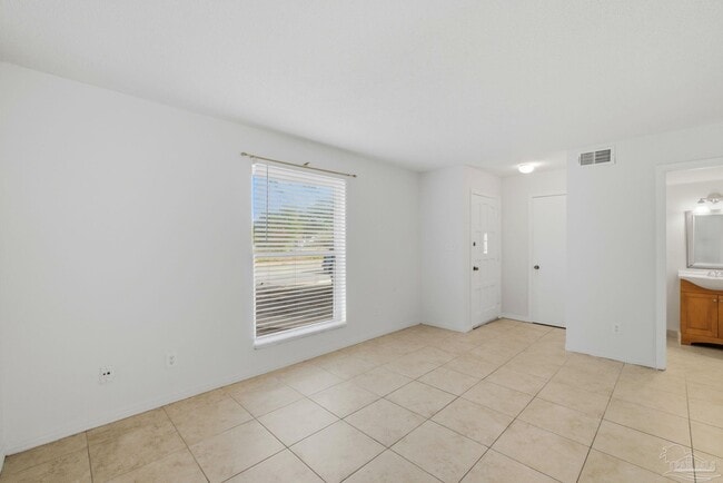 Building Photo - 2109 Langley Ave