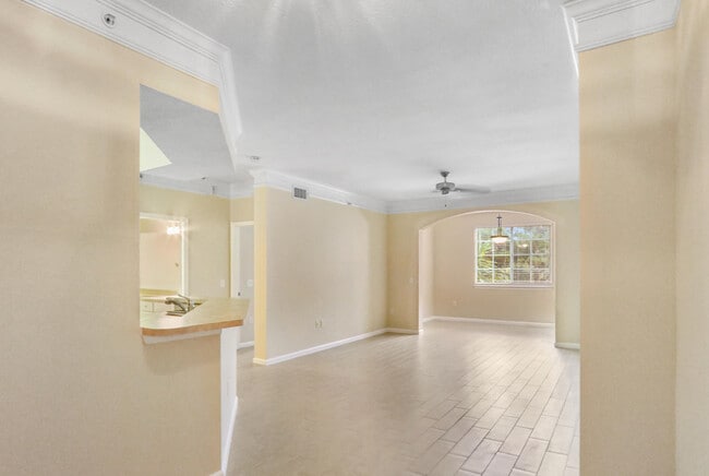 Building Photo - 3205 Myrtlewood Cir E