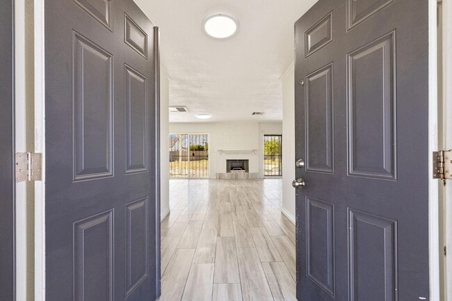 Building Photo - 33515 Wishing Well Trail