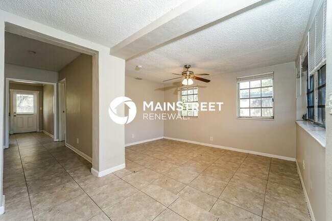 Building Photo - 3 Bedroom Pet-Friendly Home in West Park, ...
