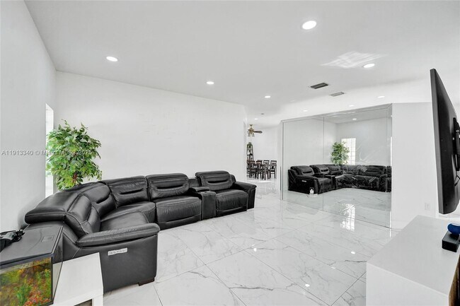 Building Photo - 4118 Sapphire Terrace