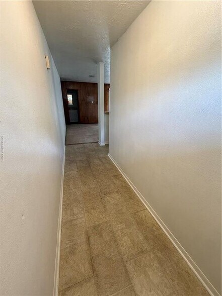 Building Photo - 814 Yegua St