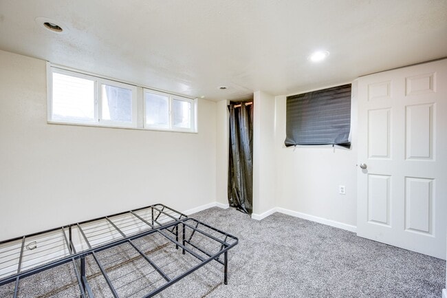 Building Photo - Charming College Hill Gem – Your Perfect Student Home!