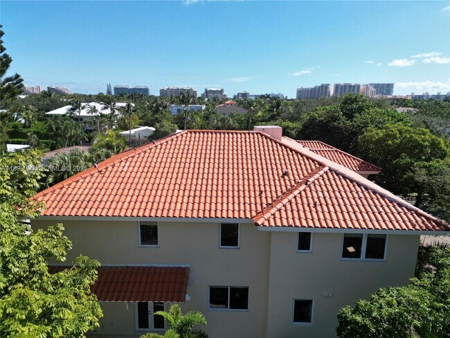 Building Photo - 573 Satinwood Dr