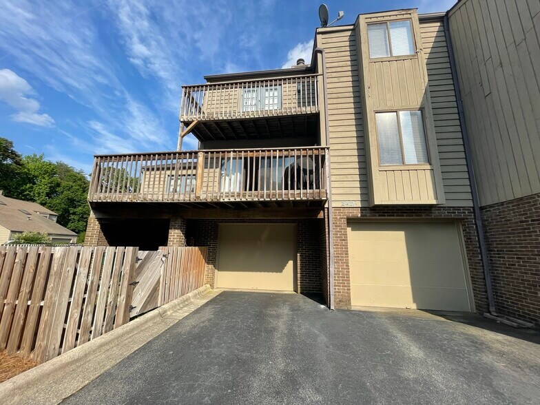 Building Photo - 2425 Cypress Ct