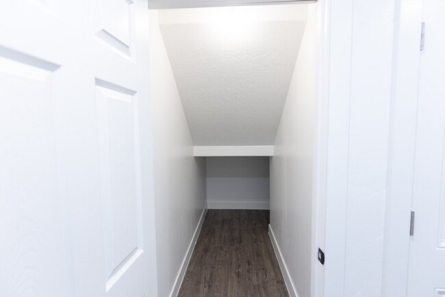 Building Photo - Modern 2-Bedroom Apartment in Peaceful Eag...